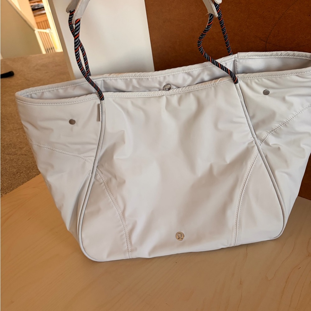 lululemon athletica White Drawstring Shoulder Bag with Rope Strap - Picture 3 of 7